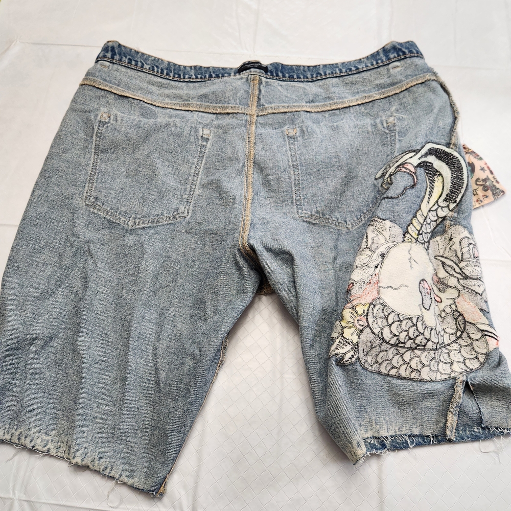 Ed Hardy Men's Graphic Jean Shorts Size 42 King Cobra Skull Raw Hem - Light Blue - Picture 7 of 13